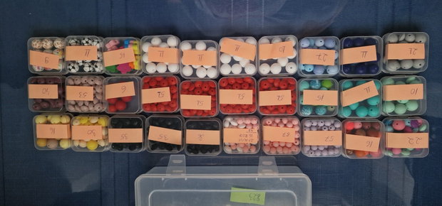 Stoc mărgele silicon + accesorii suzete / dentiție lot mare