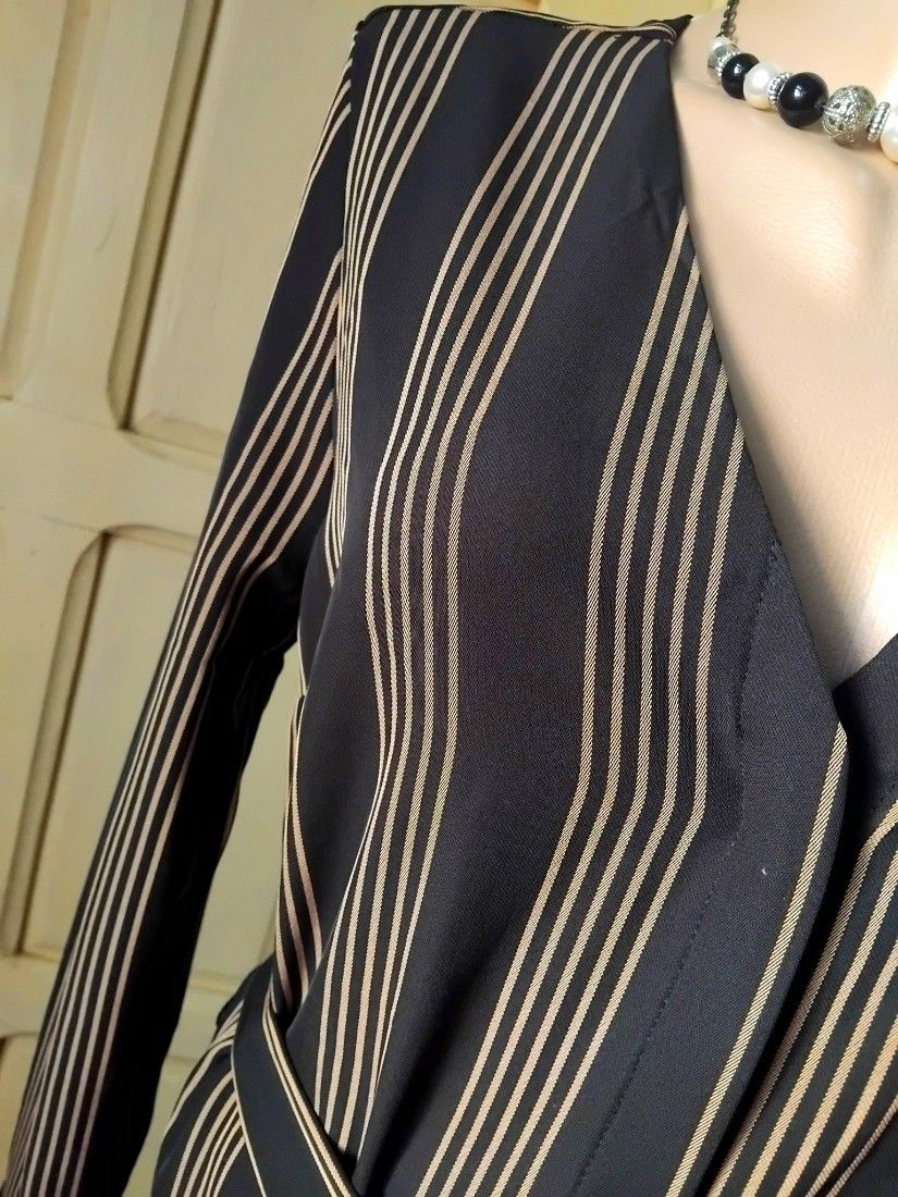 Rochie in dungi verticale bej- maron