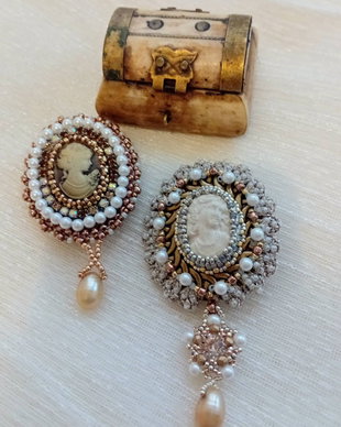 Brosa camee ,perle cultura cristal swarovski
