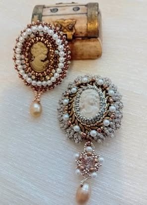 Brosa camee ,perle cultura cristal swarovski