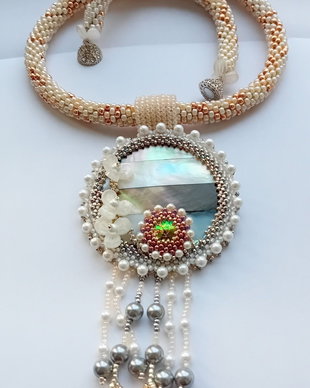 Colier crosetat,sidef,perle cristal rivoli swarovski