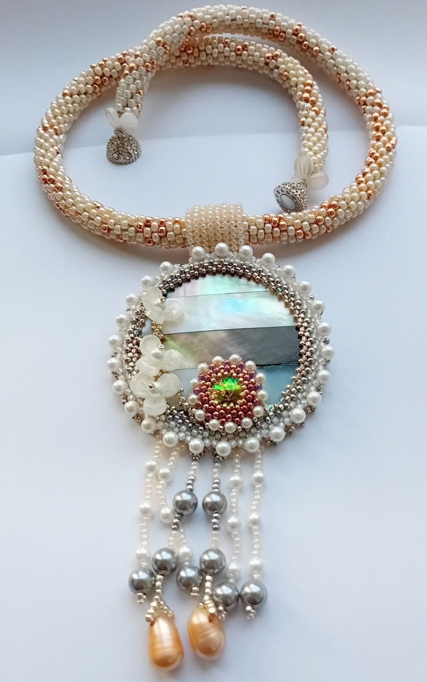 Colier crosetat,sidef,perle cristal rivoli swarovski