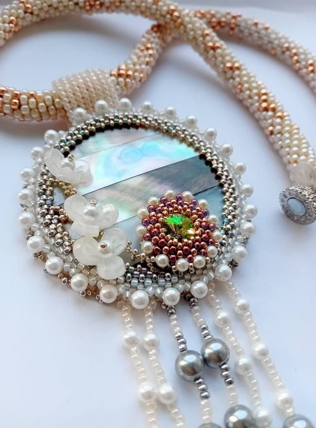 Colier crosetat,sidef,perle cristal rivoli swarovski