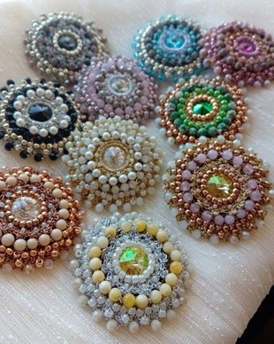 Brose crosetate,rivoli swarovski,margele toho