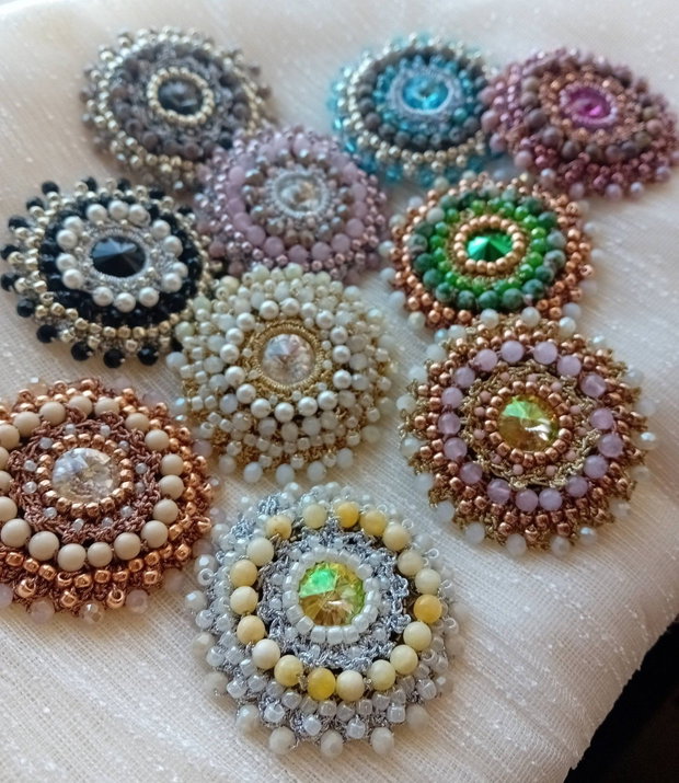 Brose crosetate,rivoli swarovski,margele toho