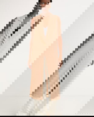 Simona Corsellini vestă cu un singur rând de nasturi pentru femei