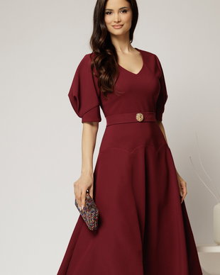 Rochie midi bordo eleganta cu fusta clos, decolteu adanc in V si maneci bufante