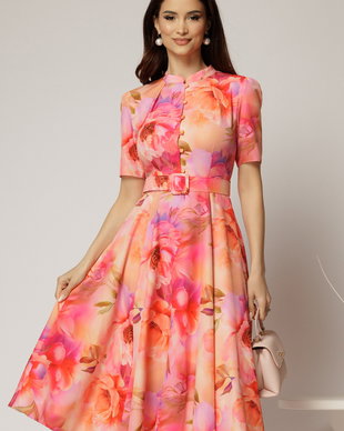 Rochie DY Fashion midi cu print cu bujori corai in clos din triplu voal cu nasturi la bust si curea in talie