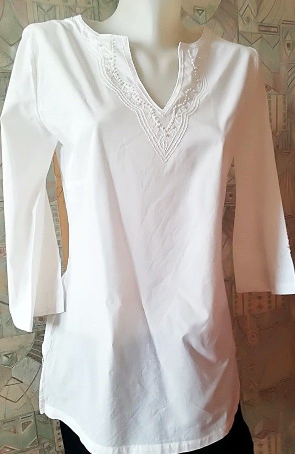 bluzita de bumbac fin brodata , 36