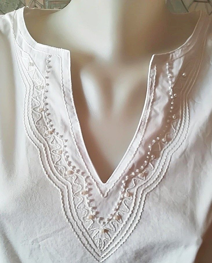 bluzita de bumbac fin brodata , 36