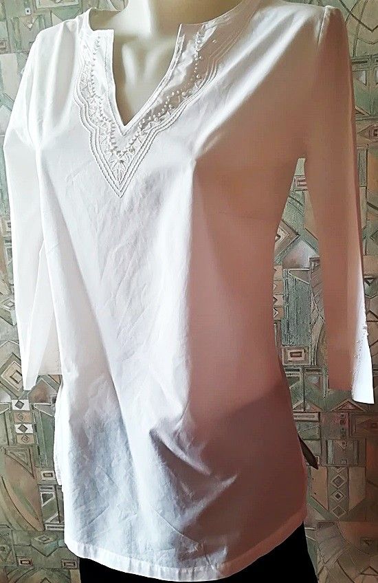 bluzita de bumbac fin brodata , 36