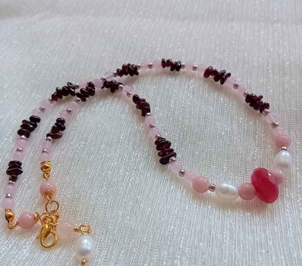 Colier quartz roz,rodonit,rubin,granat
