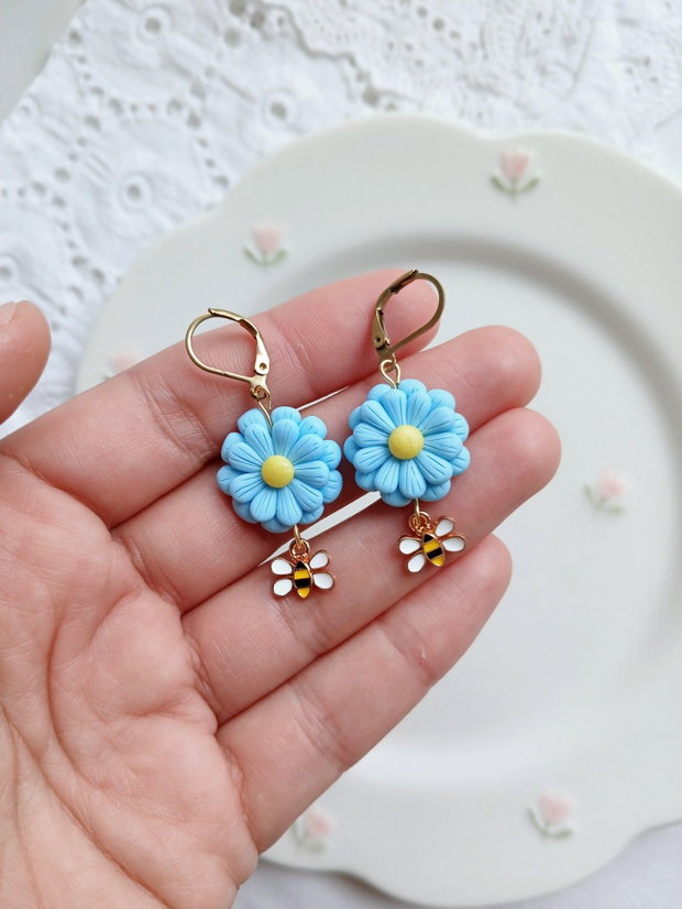 Cercei Blue Flowers