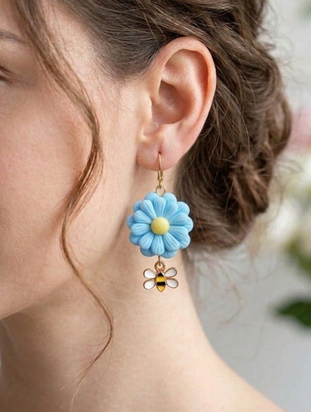 Cercei Blue Flowers