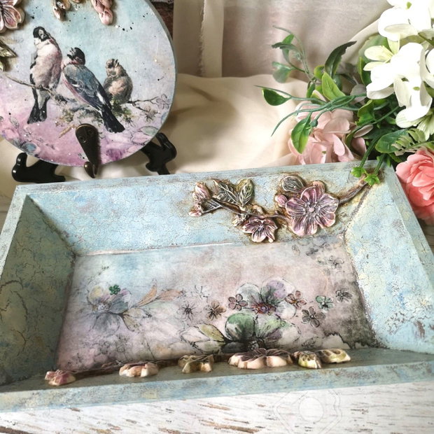 Set decorativ hand-made Shabby Chic: Tăviță și cuier cu păsărele și flori 3D