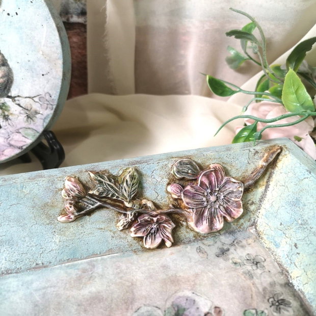 Set decorativ hand-made Shabby Chic: Tăviță și cuier cu păsărele și flori 3D