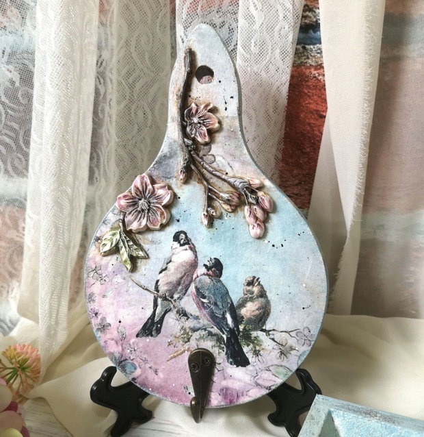 Set decorativ hand-made Shabby Chic: Tăviță și cuier cu păsărele și flori 3D