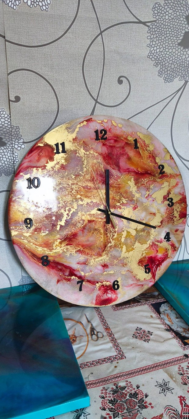 Ceas decorativ handmade din rășină epoxidică