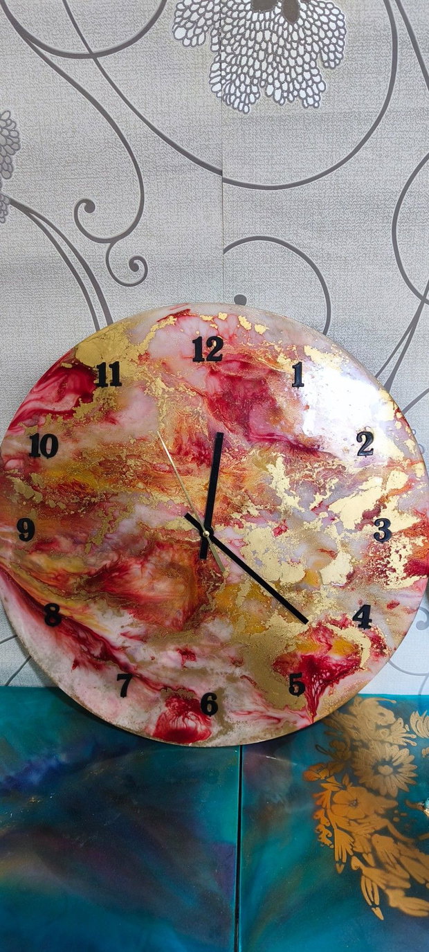 Ceas decorativ handmade din rășină epoxidică