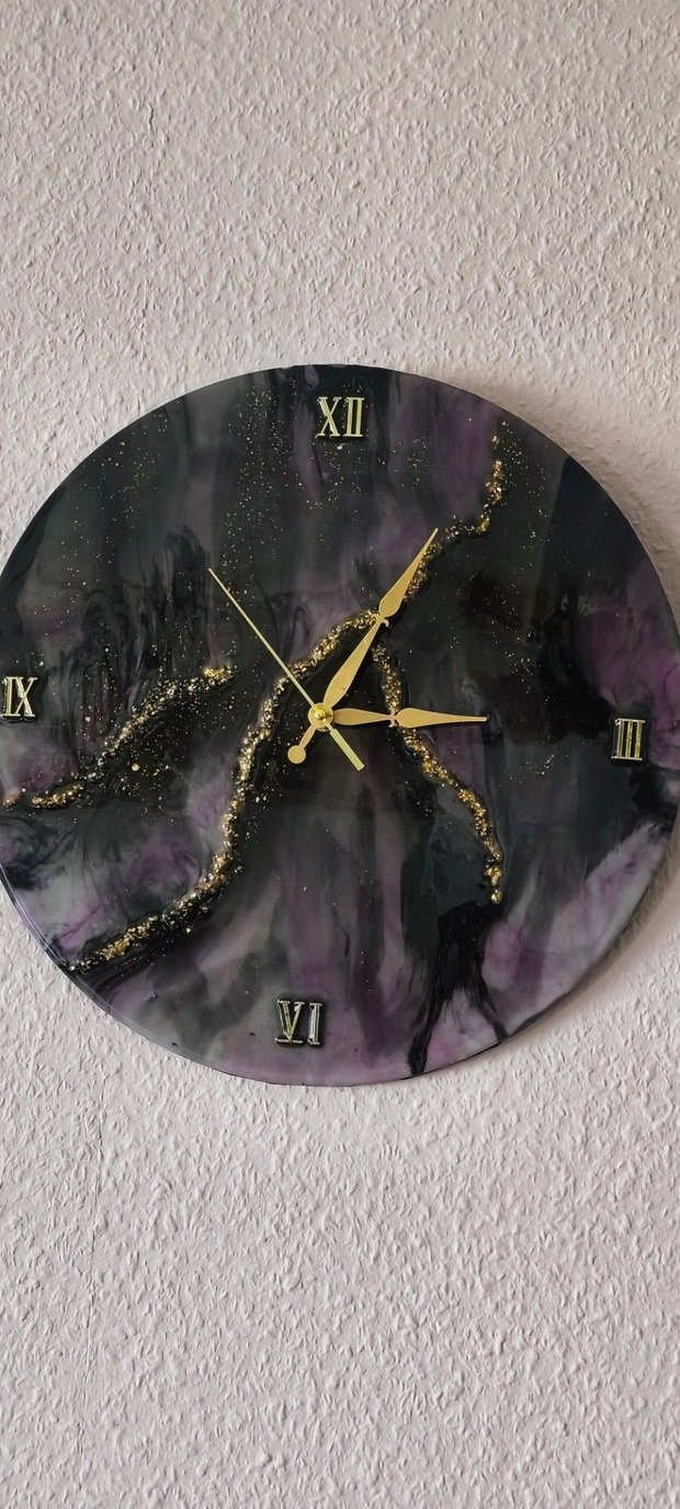 Ceas de perete handmade din rășină epoxidică