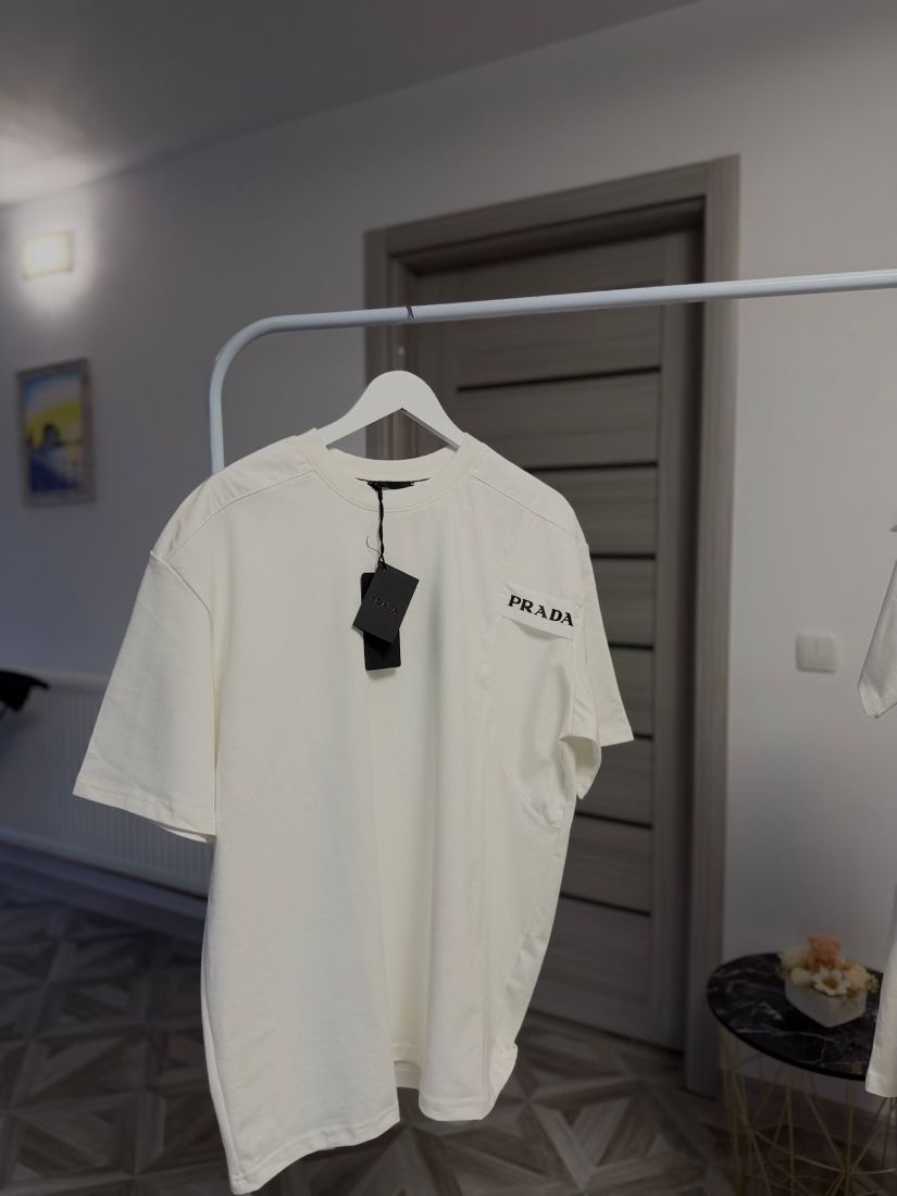 Tricou bărbați stil PRADA (replică 1:1 )