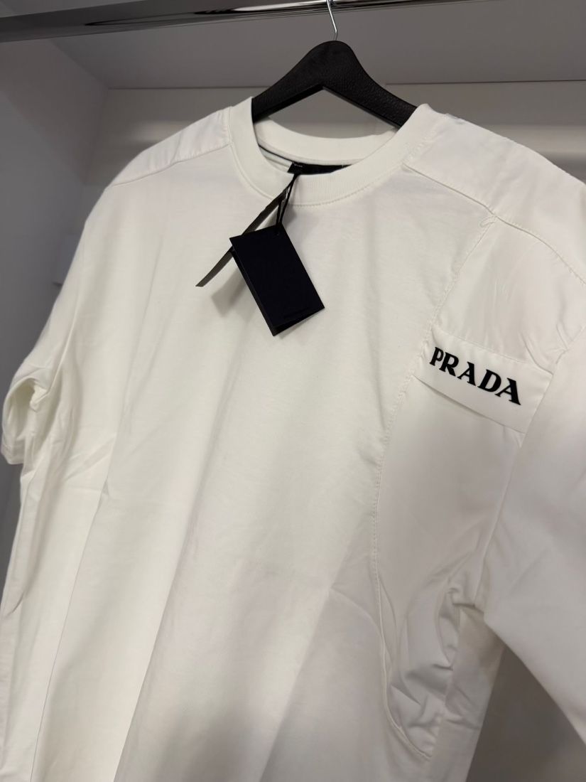 Tricou bărbați stil PRADA (replică 1:1 )