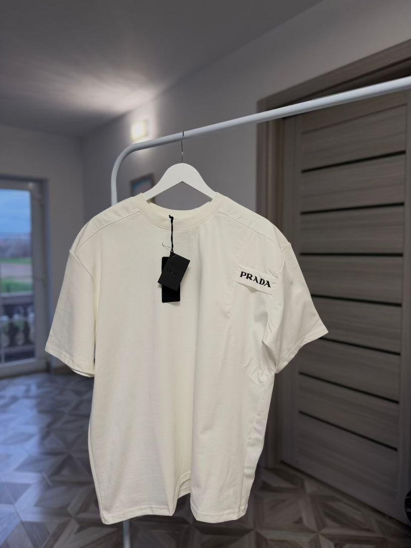 Tricou bărbați stil PRADA (replică 1:1 )