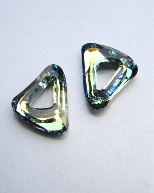Swarovski - Organic Cosmic Triangle 20 mm (4736-SAH)