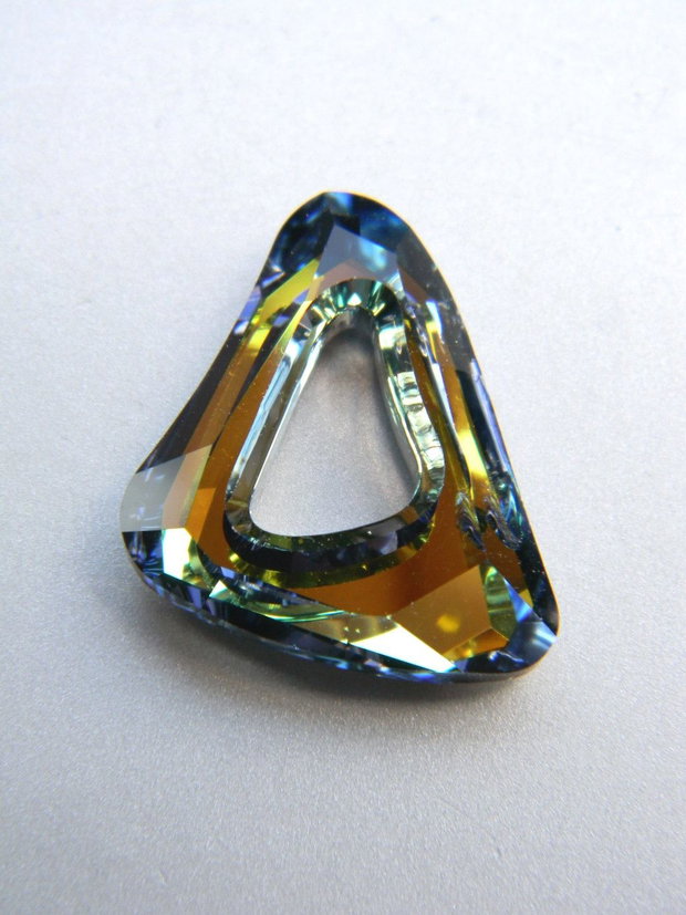 Swarovski - Organic Cosmic Triangle 20 mm (4736-SAH)
