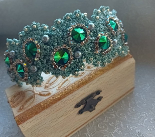 Bentita matase laminata rivoli swarovski , perle shell,margele toho