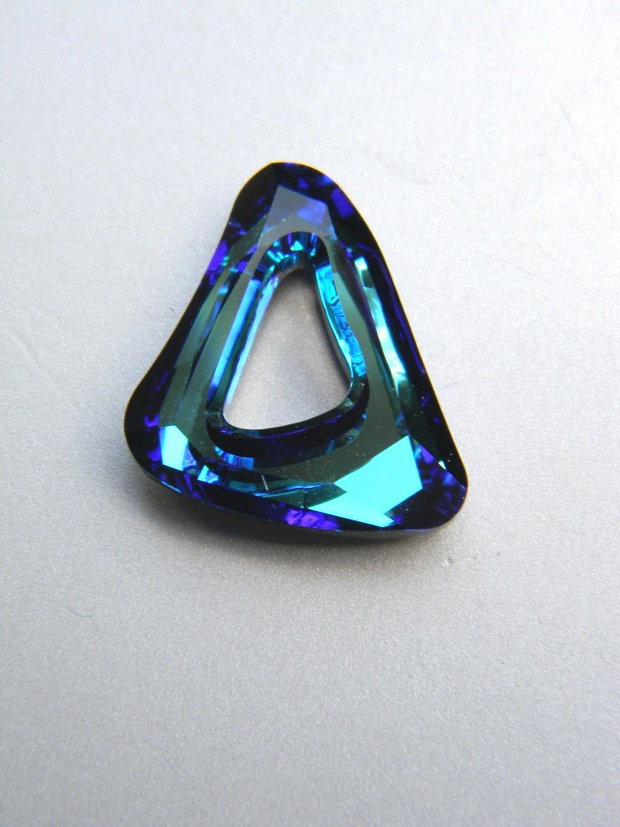 Swarovski - Organic Cosmic Triangle 20 mm (4736-BB)