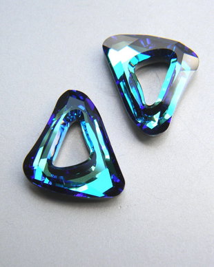 Swarovski - Organic Cosmic Triangle 20 mm (4736-BB)