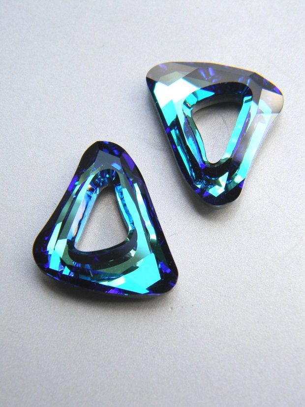 Swarovski - Organic Cosmic Triangle 20 mm (4736-BB)