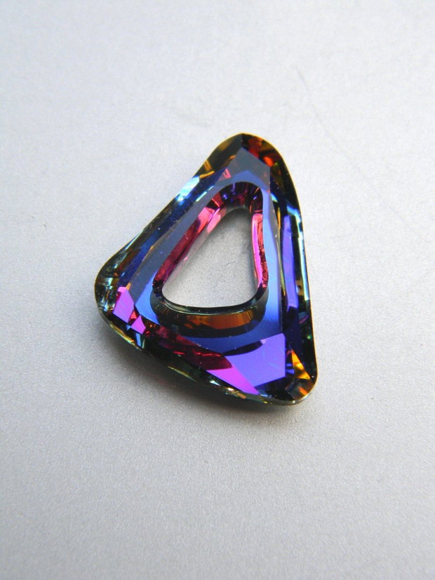 Swarovski - Organic Cosmic Triangle 20 mm (4736-VM)