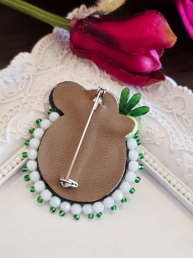 Brosa soutache verde cu trandafiri