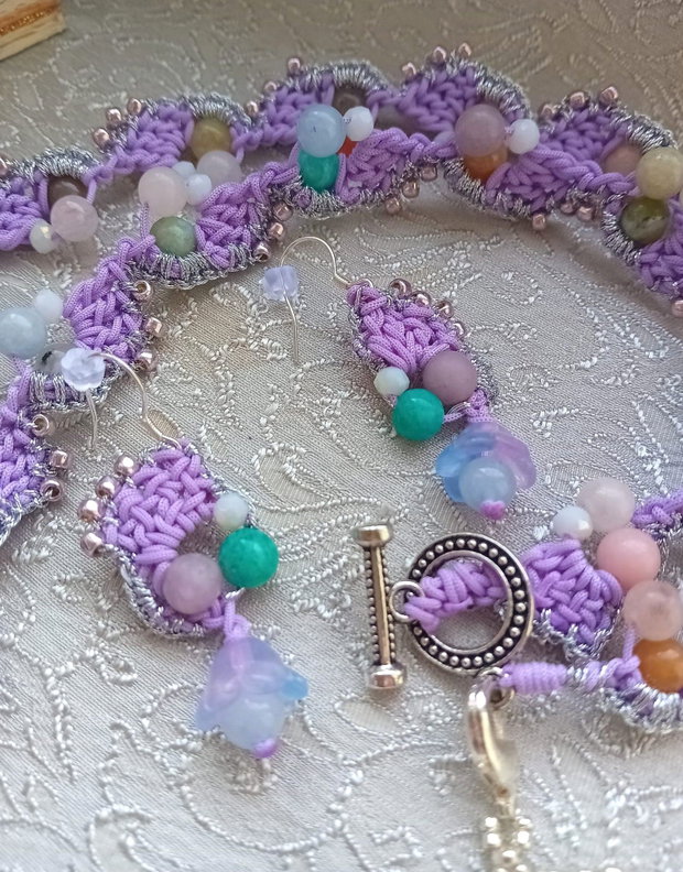 Colier crosetat,pietre semipretioase,toho,cristal rivoli swarovski