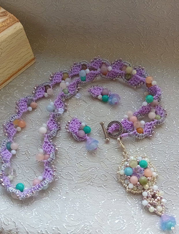 Colier crosetat,pietre semipretioase,toho,cristal rivoli swarovski