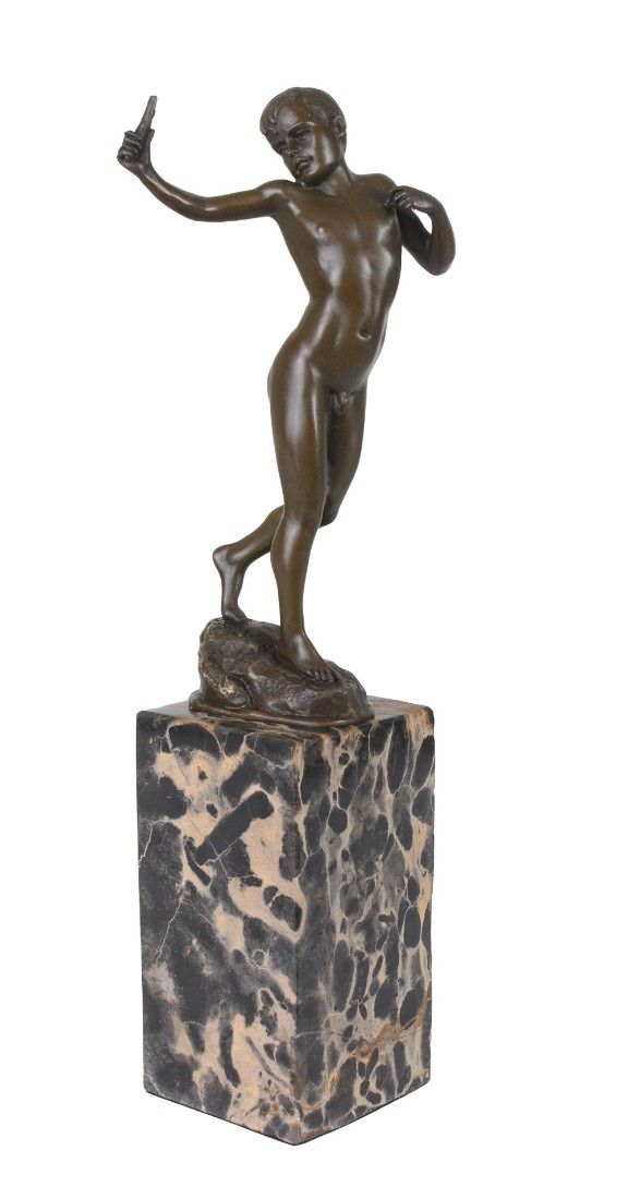 Tanarul David cu prastie-statueta bronz cu un soclu din marmura