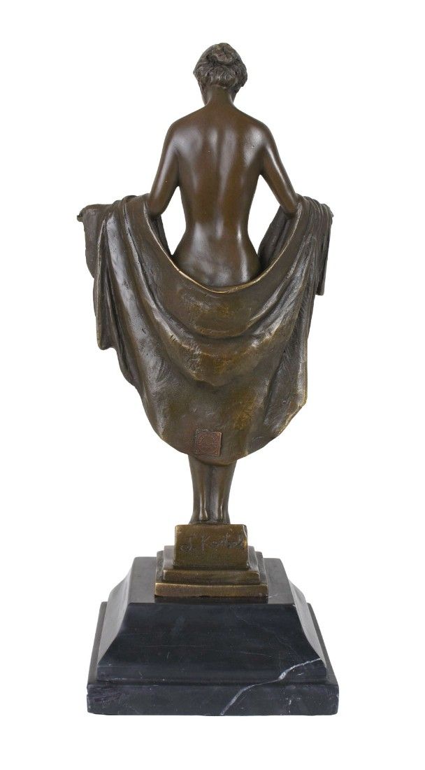 Nud cu esarfa-statueta bronz cu un soclu din marmura