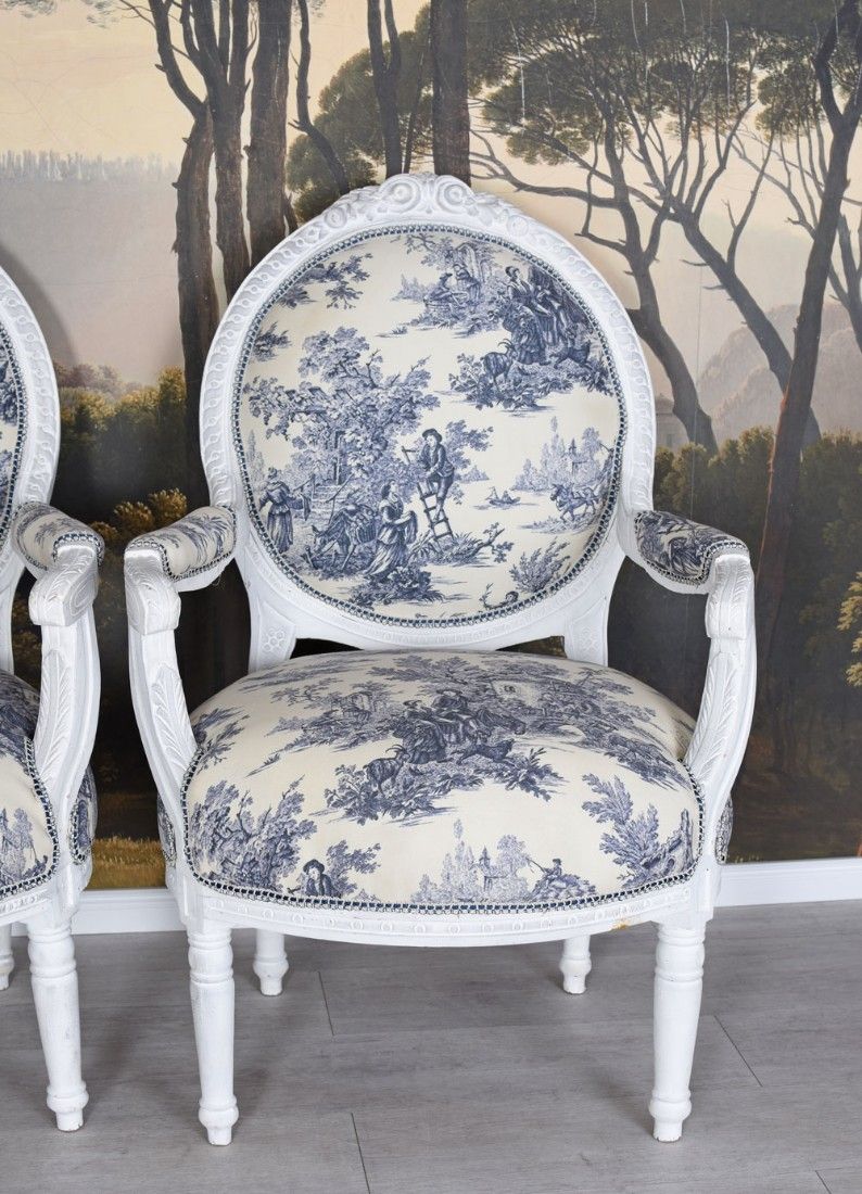 Set doua semifotolii baroc din lemn masiv alb cu tapiterie cu flori albastre