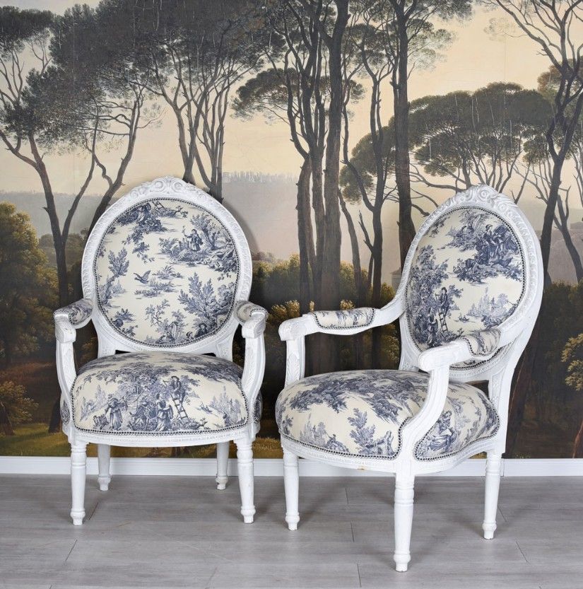 Set doua semifotolii baroc din lemn masiv alb cu tapiterie cu flori albastre