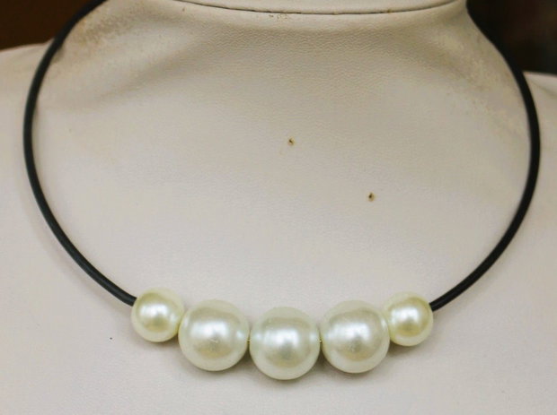 Colier handmade cu perle din sticla
