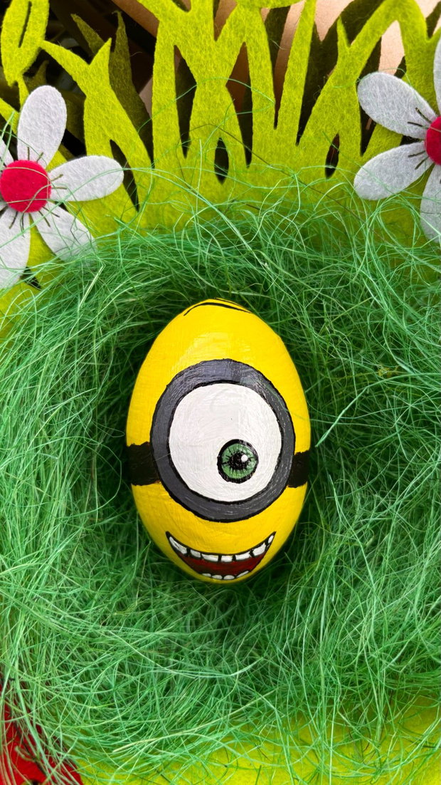 Ou din lemn pictat manual Minion vesel / Motive Florale (Cadou Unic)