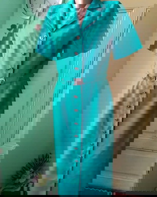 Rochie cu decupaje la spate