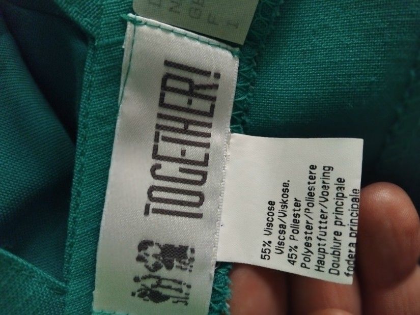 Rochie cu decupaje la spate