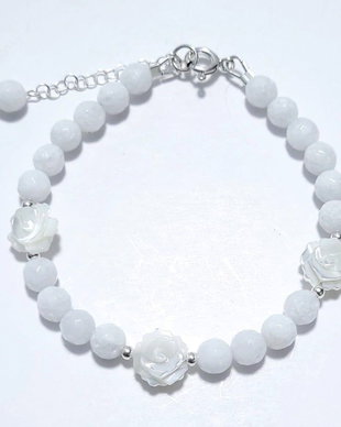 Bratara argint 925 cu jad alb si sidef alb sculptat