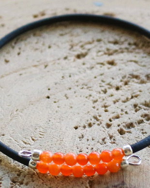 Bratara handmade cu sfere din calcedonie