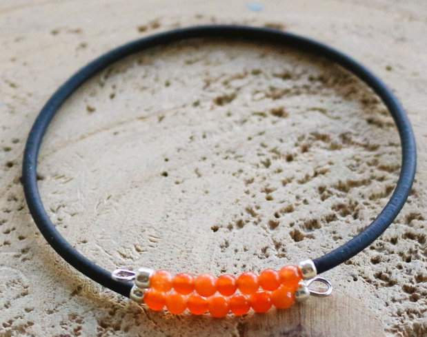 Bratara handmade cu sfere din calcedonie