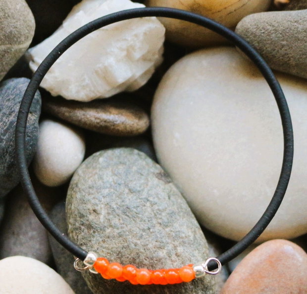 Bratara handmade cu sfere din calcedonie
