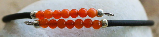 Bratara handmade cu sfere din calcedonie